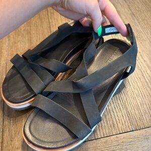 Merrell black stripy sandals